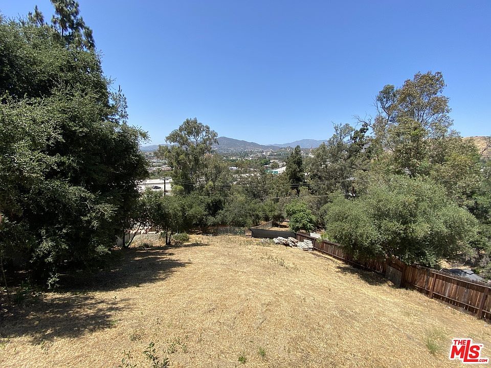 1st image of 2869 W El Roble Dr