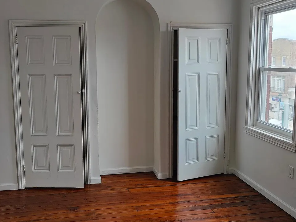 2822 W Girard Ave #3