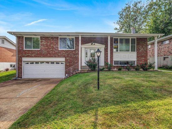 3620 Diamond Head Dr, Saint Louis, MO 63125