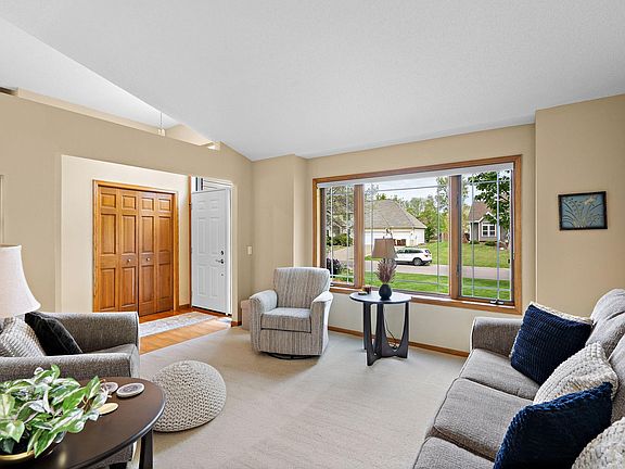 4th image of 1409 Earle Way