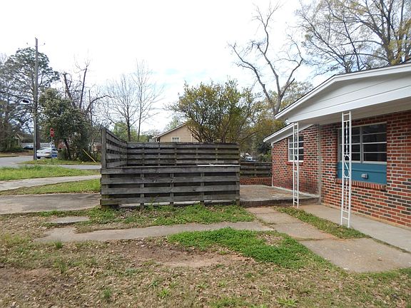 4th image of 2201 Greenville St