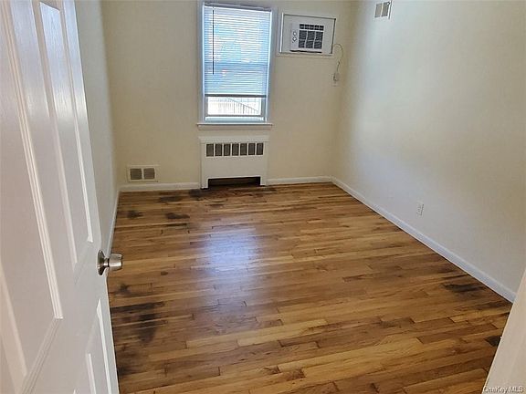 4th image of 113 Park Ave #2