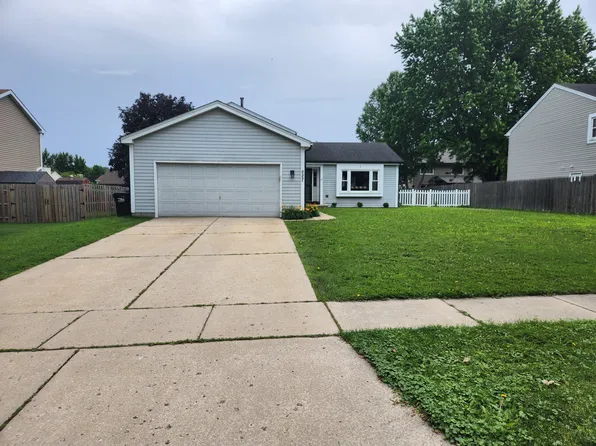827 Boxwood Dr, Crystal Lake, IL 60014