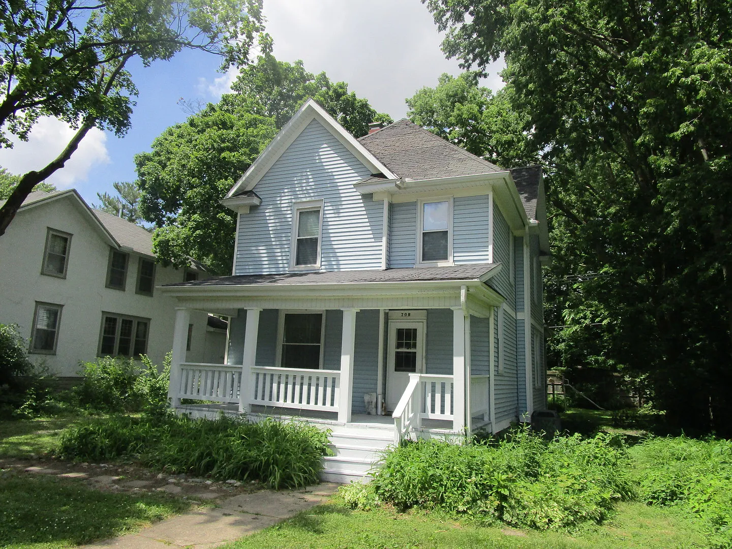 708 W White St photo 1