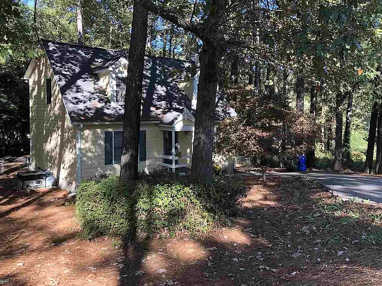 223 Scarlett Dr — Photo 3