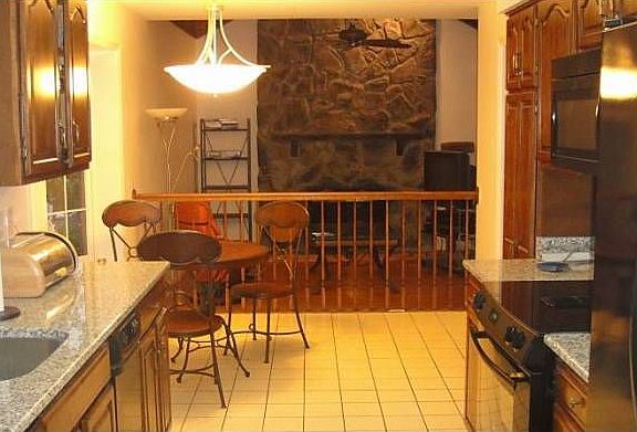 Kitchen, brkfst area