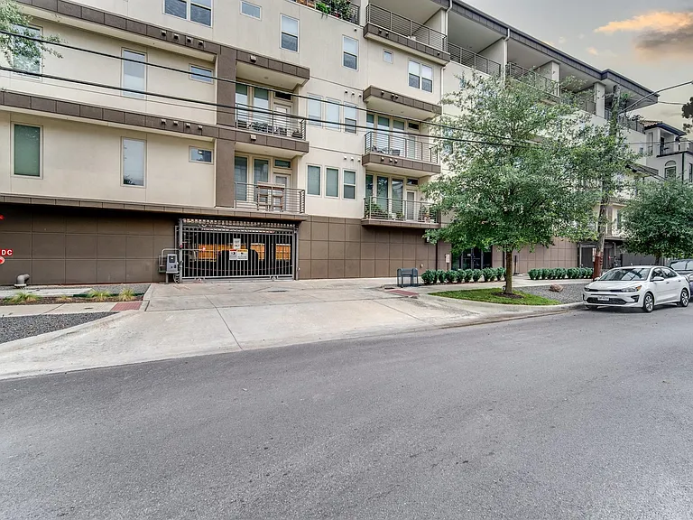 4819 Caroline St #308 — Photo 40