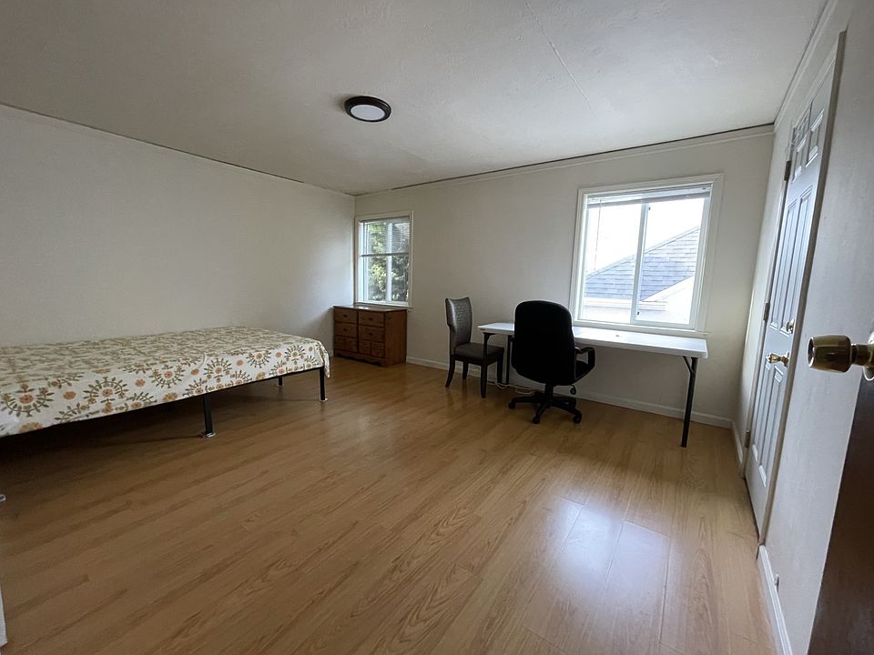 1st image of 513 Pershing Dr #2