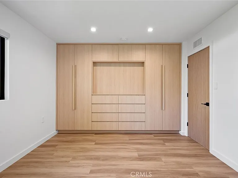 6108 Sadring Ave — Photo 32