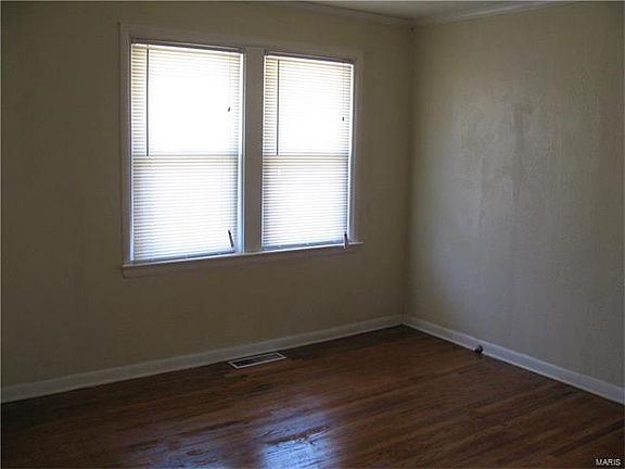 5th image of 9028 Burton Ave
