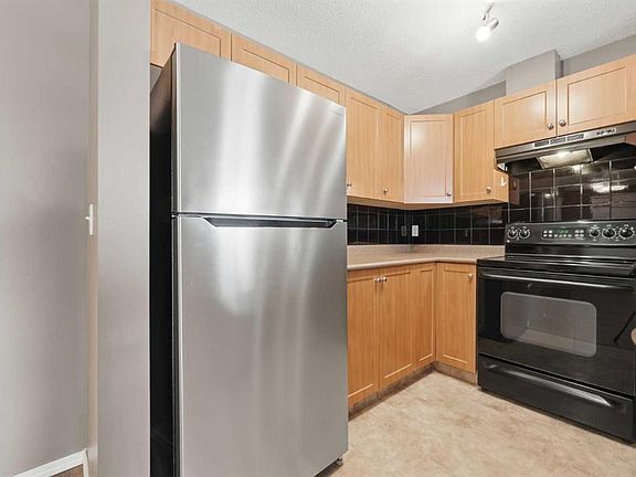 4th image of 10 NW Prestwick Bay SE #3408