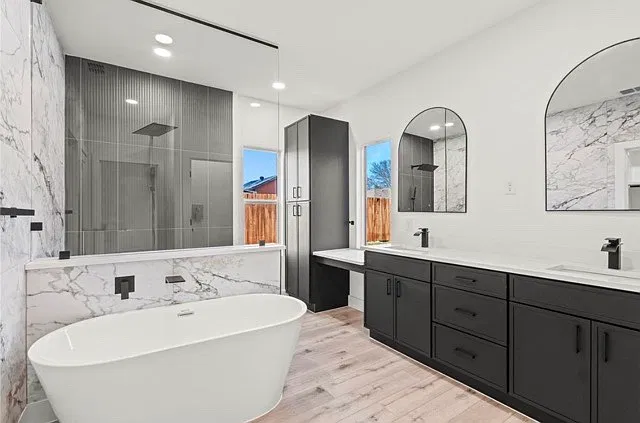 4 bed, 2600 sqft, $1,450 — Photo 3