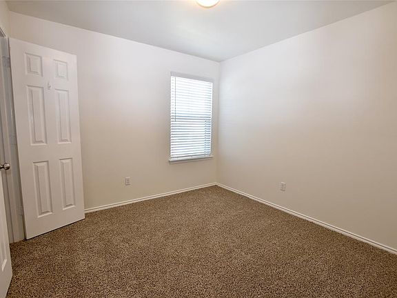 5th image of 700 Bayberry Cir