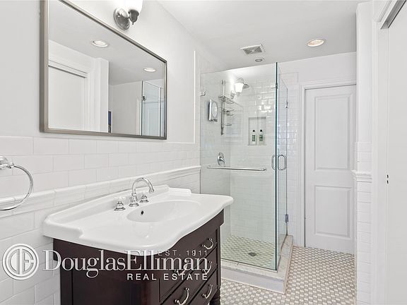 4th image of 31 Gramercy Park S