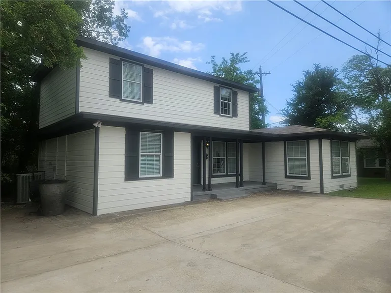 4309 Old College Rd — Photo 2