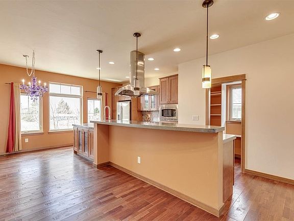 3rd image of 931 Jessie Way