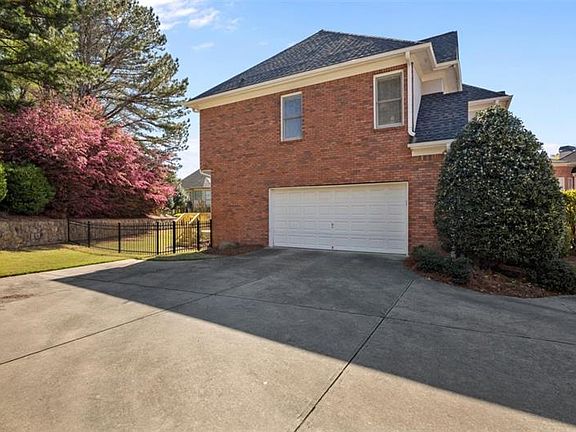4th image of 415 Tillingham Ct