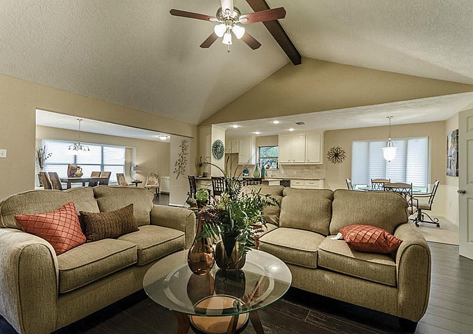 Cozy and spacious living room!