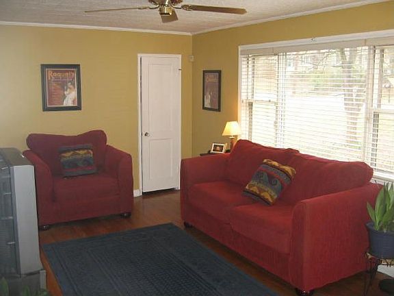 Nice size Living Room-Lots of Light!