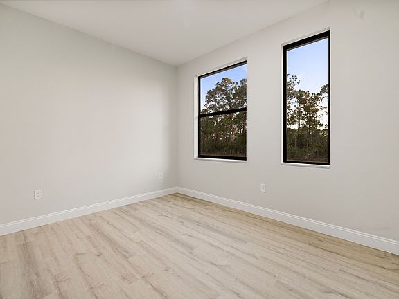 2nd image of 941 Elgin St