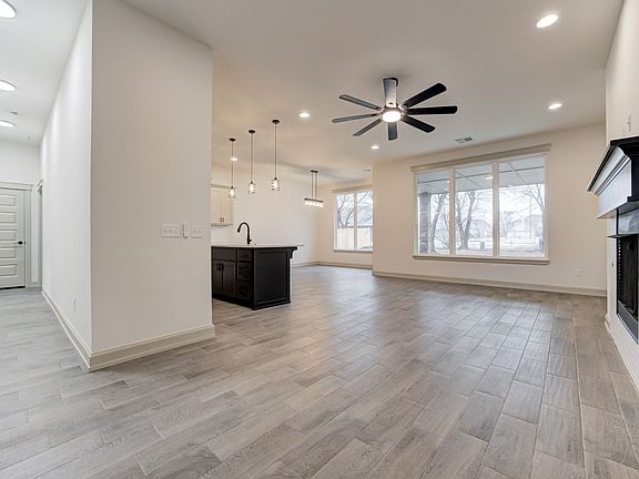 4th image of 3031 Pescara Dr