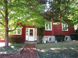 998 Cedar Crest Rd, Cedar Rapids, IA 52403