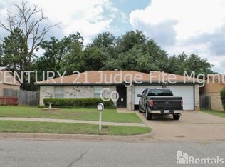 6008 Kelly Elliott Rd, Arlington, TX 76001