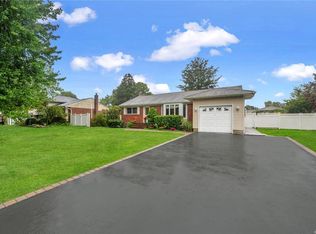 20 Kings Park Rd, Commack, NY 11725
