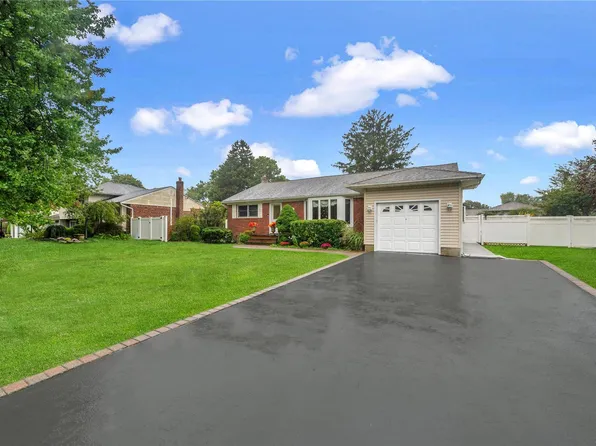 20 Kings Park Road, Commack, NY 11725