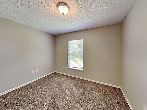 5th image of 927 Gillingham Ct