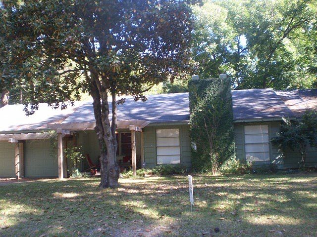 Quiet low traffic street in Fondren.