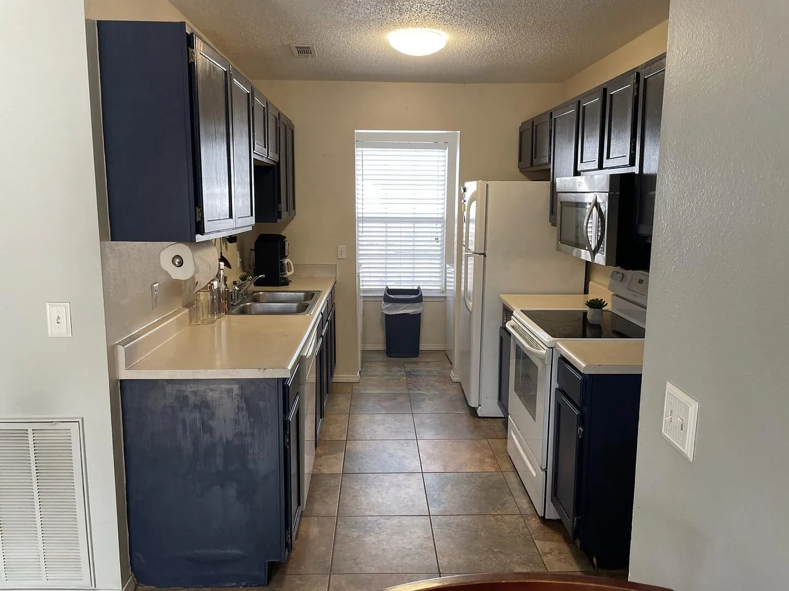 3 bed, 1014 sqft, $2,050 — Photo 2