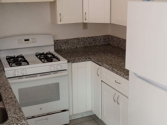 4th image of 1494 38th St