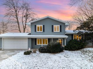 2585 Cohansey St, Roseville, MN 55113