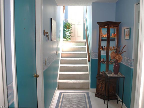 5th image of 1102 Waldo Way