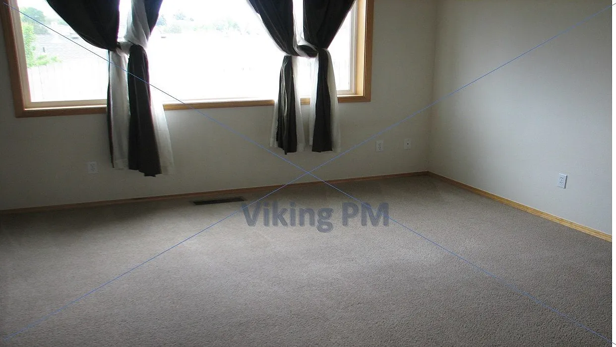 528 NE Robin Ct. — Photo 4