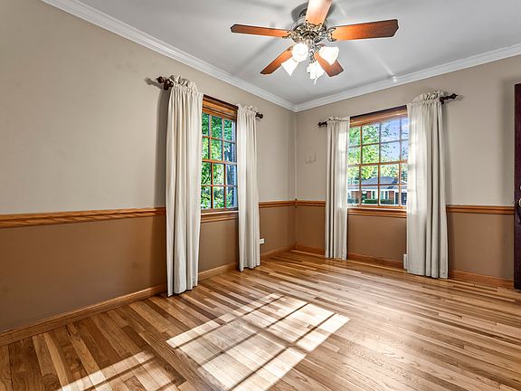 4th image of 107 N Elmhurst Ave