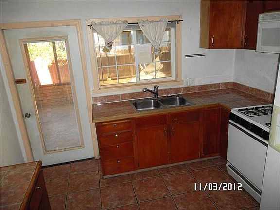 2nd image of 1024 Sheridan St