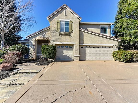 5th image of 686 Groveland Ln