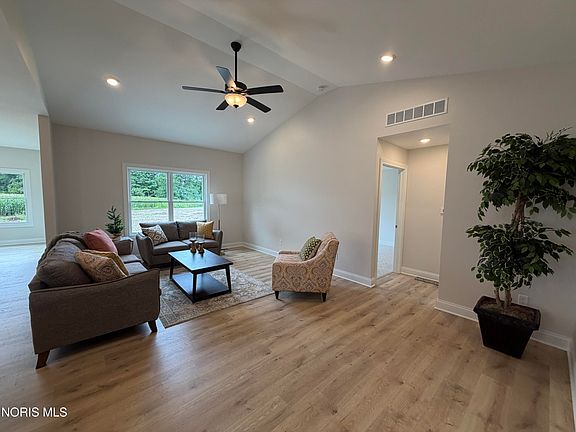 3rd image of 1307 Limerick Ln