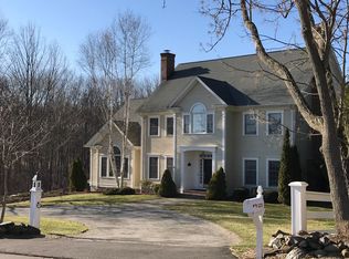 221 Meetinghouse Ln, Orange, CT 06477