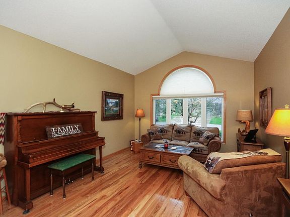 4th image of 9001 Cambridge Ave