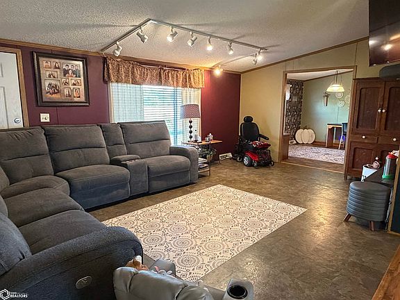 4th image of 1601 310th St