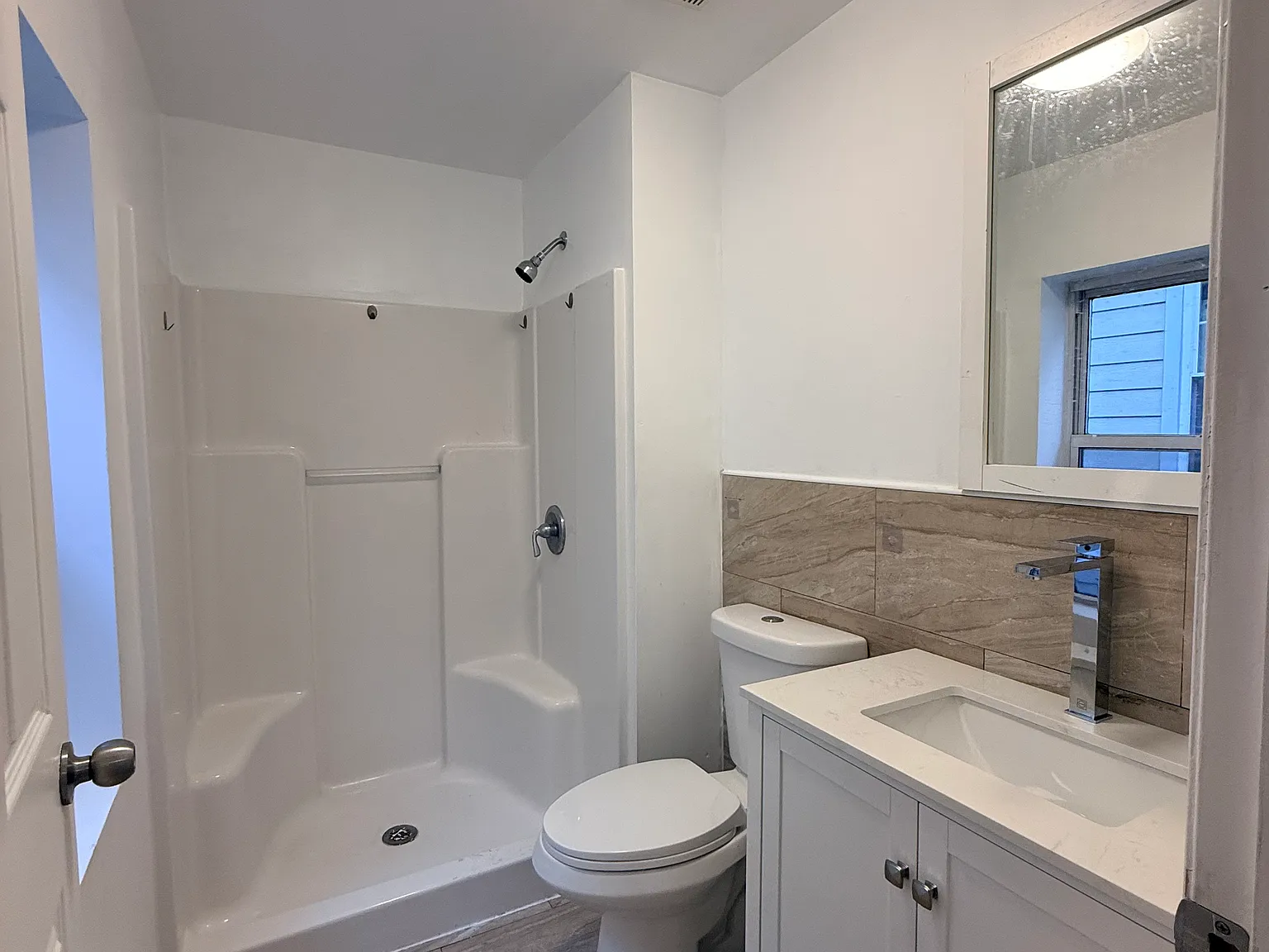 6 bed, 6.5 bath, 2500 sqft, $3,600 — Photo 4