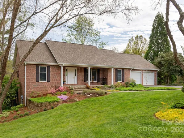 1420 Patriots Dr, Hendersonville, NC 28739