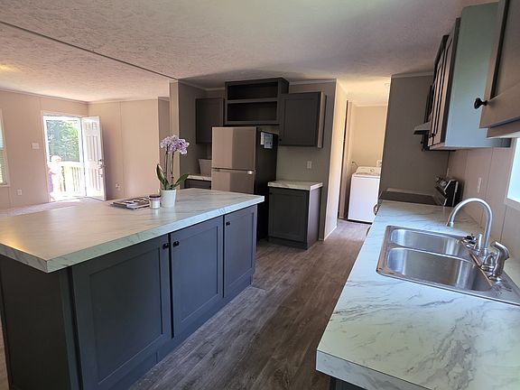 3rd image of 102 Aurora Vista Dr