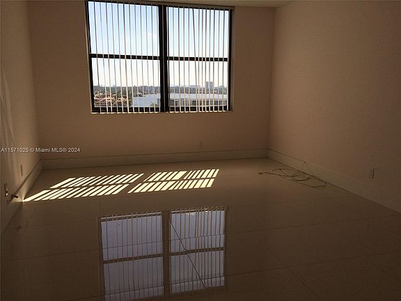 5th image of 18151 NE 31st Ct APT 1405