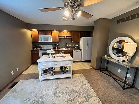 2nd image of 2212 Sheldon St #1