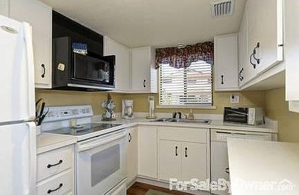 5th image of 65 Beach Ln APT V