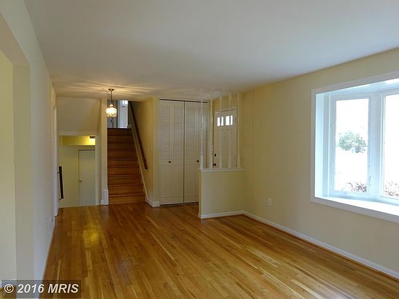 3rd image of 5391 Gainsborough Dr